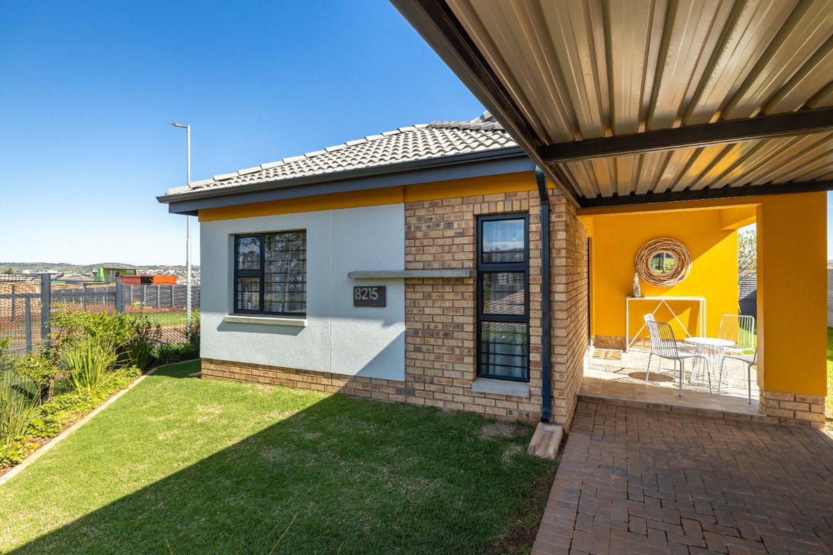 PinkJetFuel101's tweet photo. Capital View Estate in Pretoria west https://t.co/WuAETohn88