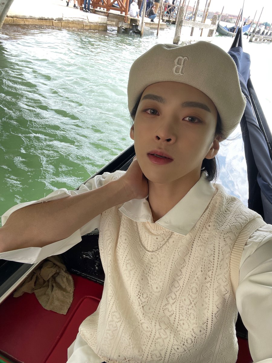 WUZO_BLITZERS's tweet photo. [📷][#GO_U_RAID]
in Venezia
 
#BLITZERS #블리처스 #GO_U #고유 https://t.co/EsWhpRiTJj