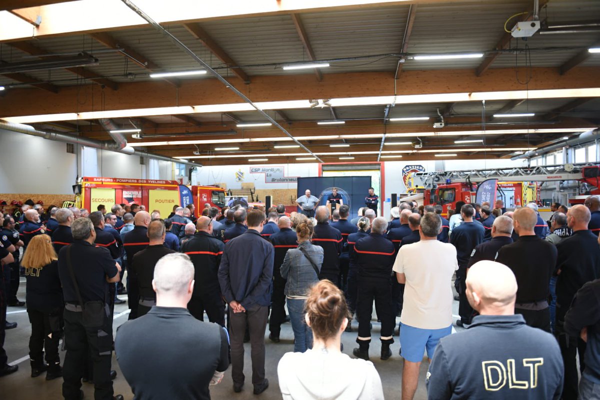 pompiers78's tweet photo. [#RECONNAISSANCE] 
Personnage emblématique du #SDIS78, BDV fait valoir ses droits à la retraite après 44 années  passées au service des autres. 
Bon vent ! https://t.co/gAFxLdXpso