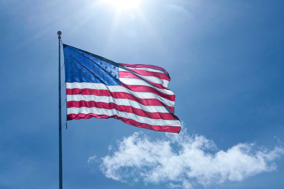 ConwayRegional's tweet photo. On Memorial Day, we remember those who have given the ultimate sacrifice for our country. 🇺🇸 Today, and every day, we honor their service, commitment, and courage. https://t.co/CN3c4NwyrN