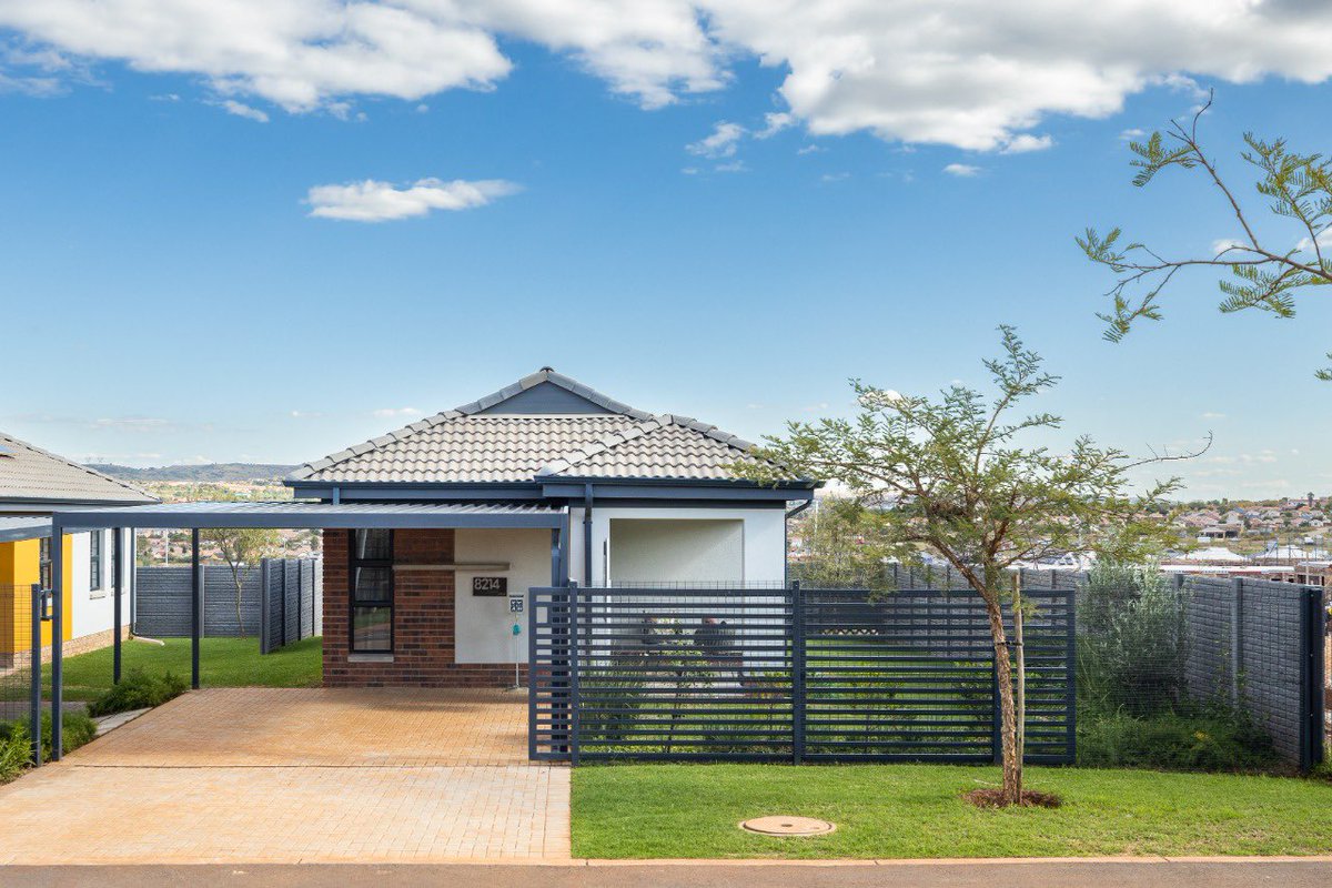 PinkJetFuel101's tweet photo. Show houses to view @Pretoria west https://t.co/4rQyxiOBOc