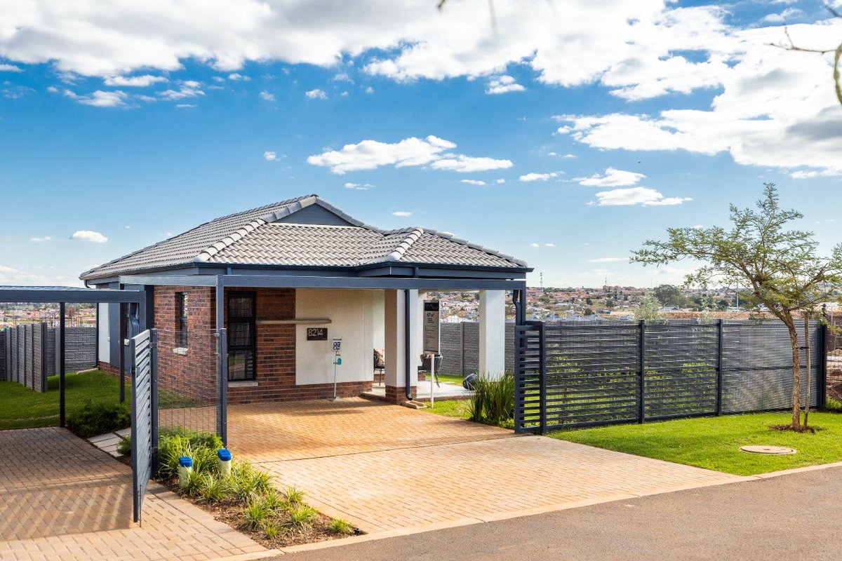PinkJetFuel101's tweet photo. Show houses to view @Pretoria west https://t.co/4rQyxiOBOc