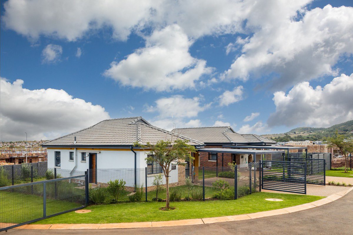 PinkJetFuel101's tweet photo. Show houses to view @Pretoria west https://t.co/4rQyxiOBOc