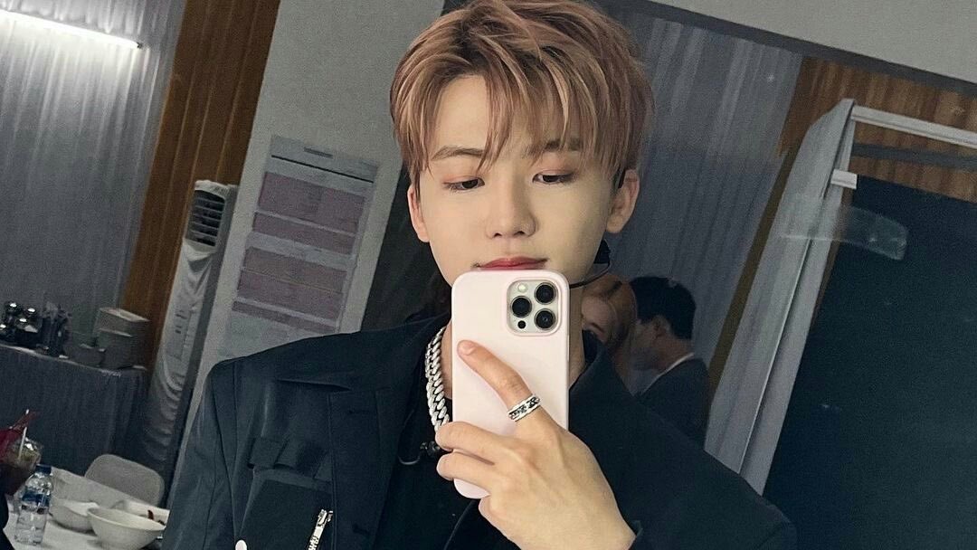 jaemin's mirror selcas <3