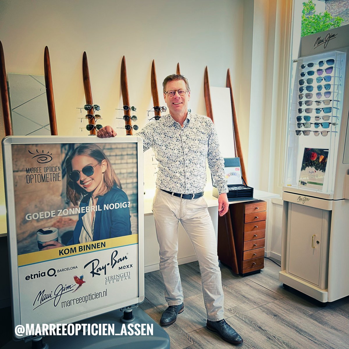 Marreeopticien's tweet photo. 😎☀️Goede zonnebril nodig?☀️😎
Kom langs bij Marree #assen en vind de #zonnebril die het beste bij jou past.
Onze zonnebrillen merken zijn @ray_ban @OfficialMauiJim #serengeti_eyewear @EtniaBarcelona #mexx 
Wil je graag een zonnebril op sterkte, maak dan 📞 een afspraak. https://t.co/Gg6kF5oHgR