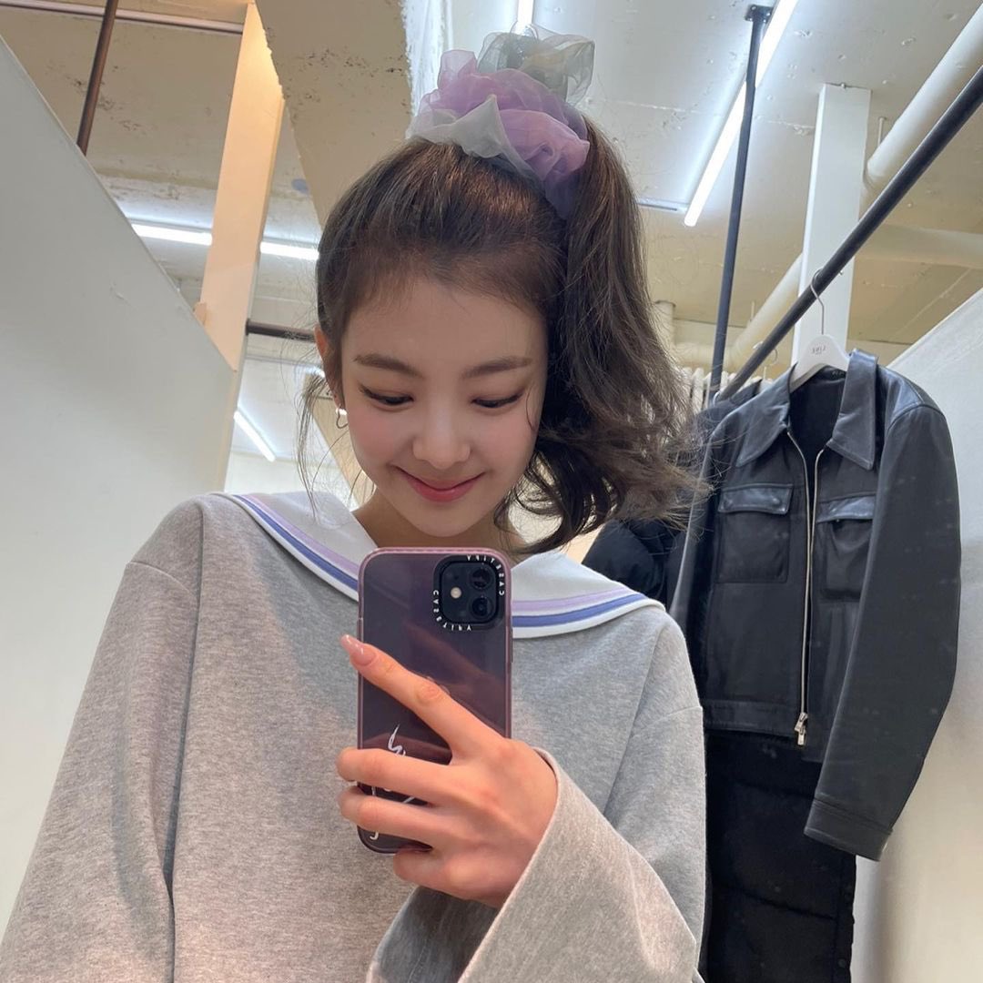 NJMCJS's tweet image. The way them holding the phone 🥺

#JAEMIN #LIA