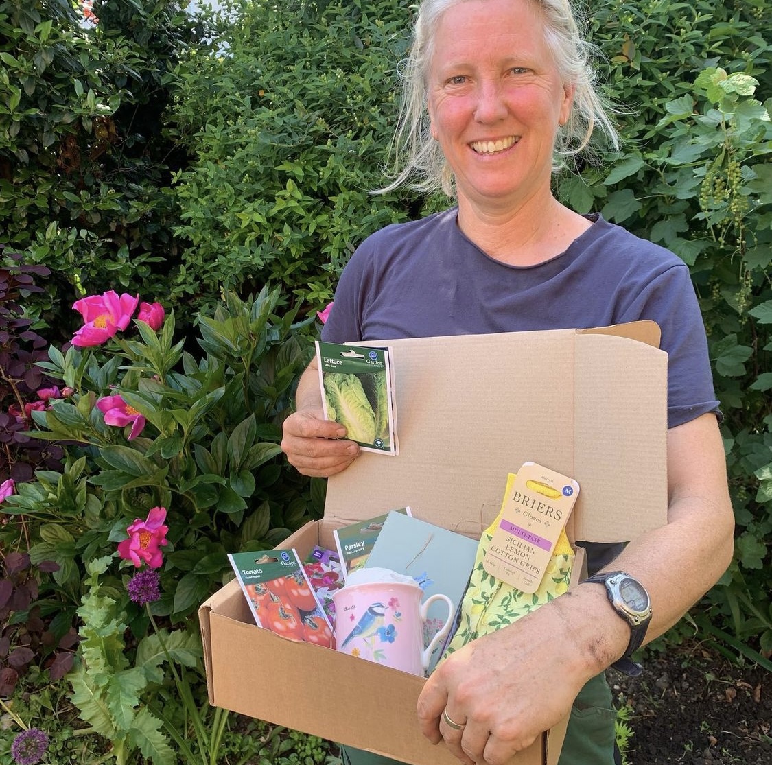 Much excitement in the garden this weekend, thanks to @grantabooks which sent us a special prize to help celebrate @lulahellender and her brilliant garden book Grounding. Thank you, what a treat - all much appreciated!