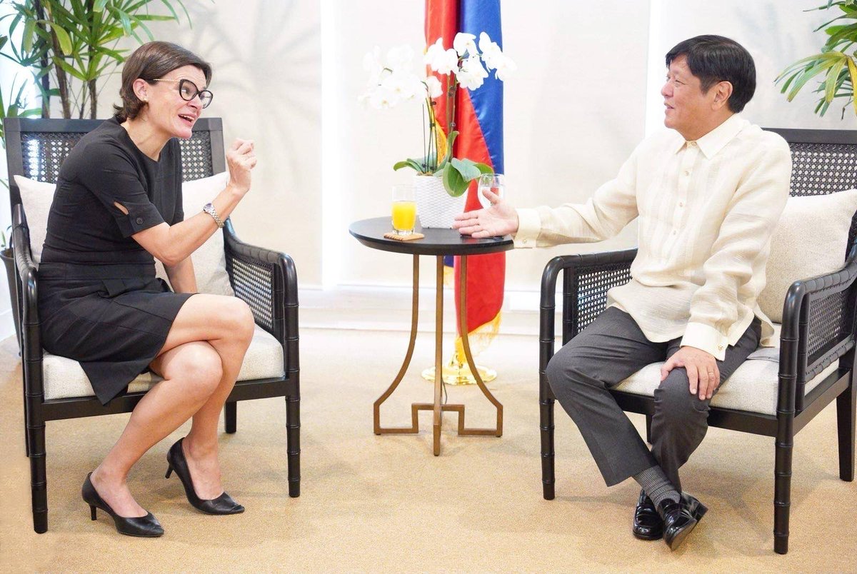 bongbongmarcos's tweet photo. During our discussion, we agreed to further intensify our collaboration in general areas of mutual interest such as the economy, energy, climate change, human rights and media freedom and even the peace process in Mindanao. @ukinphilippines https://t.co/8McGcjIHWZ