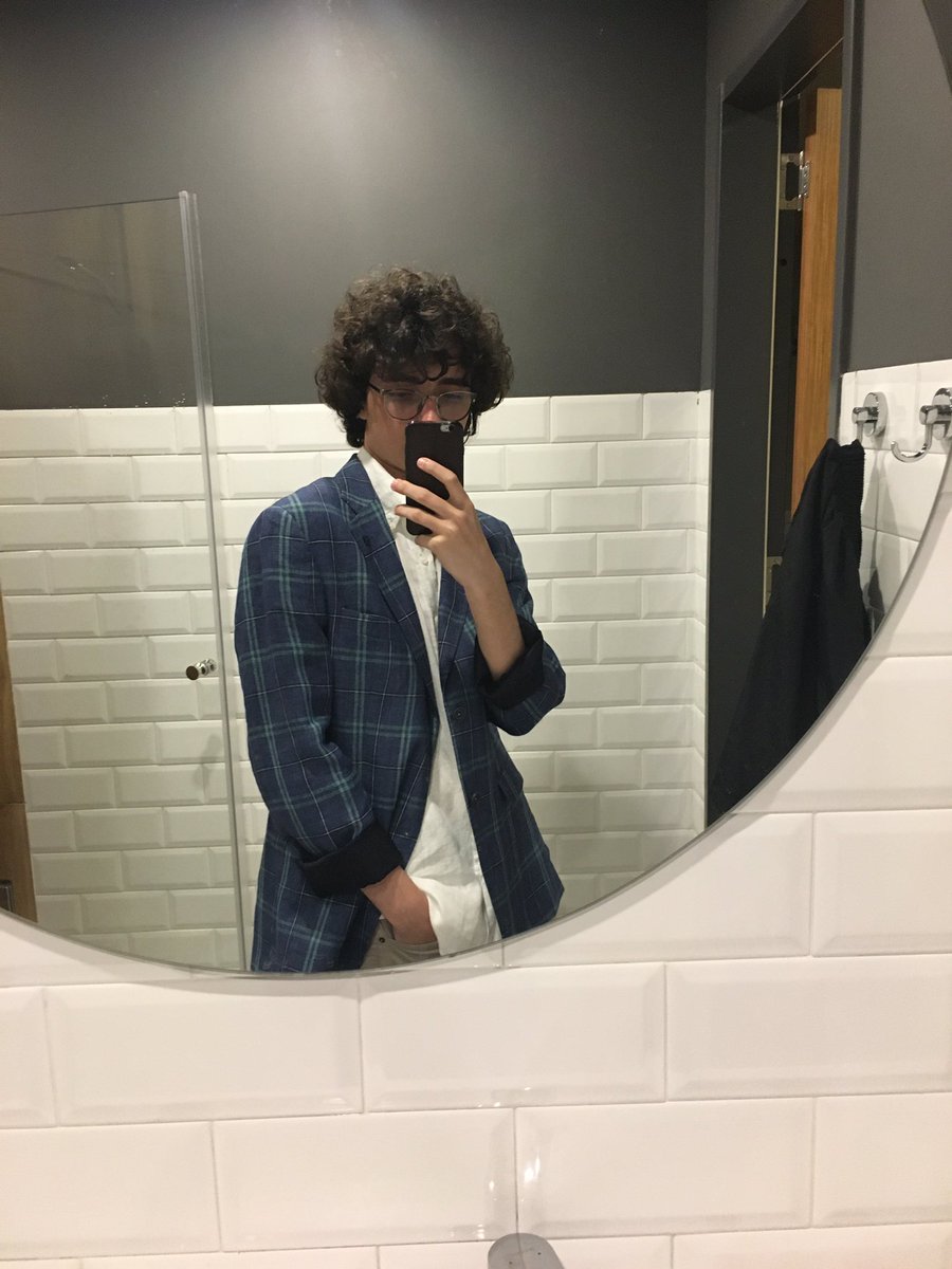 Andrw tweet media