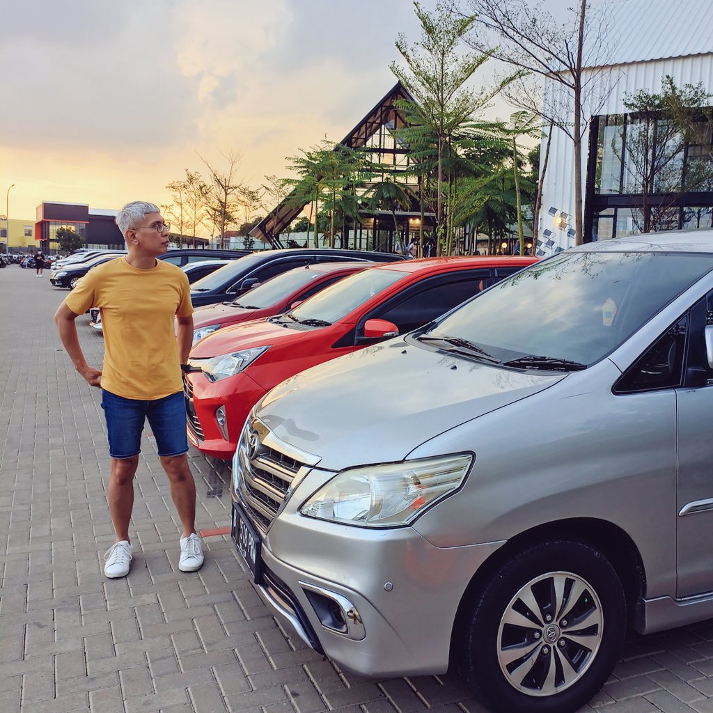 arsal_arf's tweet photo. Sunset...

Lokasi:
Photo 1, 3, 5 La Spezia @summareconbkasi
Photo 2, 4 Kopi Nako @summareconbkasi

👕: Cititex

📸: Joni... Thanks!

#52yearsold #greyhair #frenchcrop #captainbarbershop #cititex #cititexbekasi #summarecon #summareconbekasi https://t.co/wtnYyY3igf