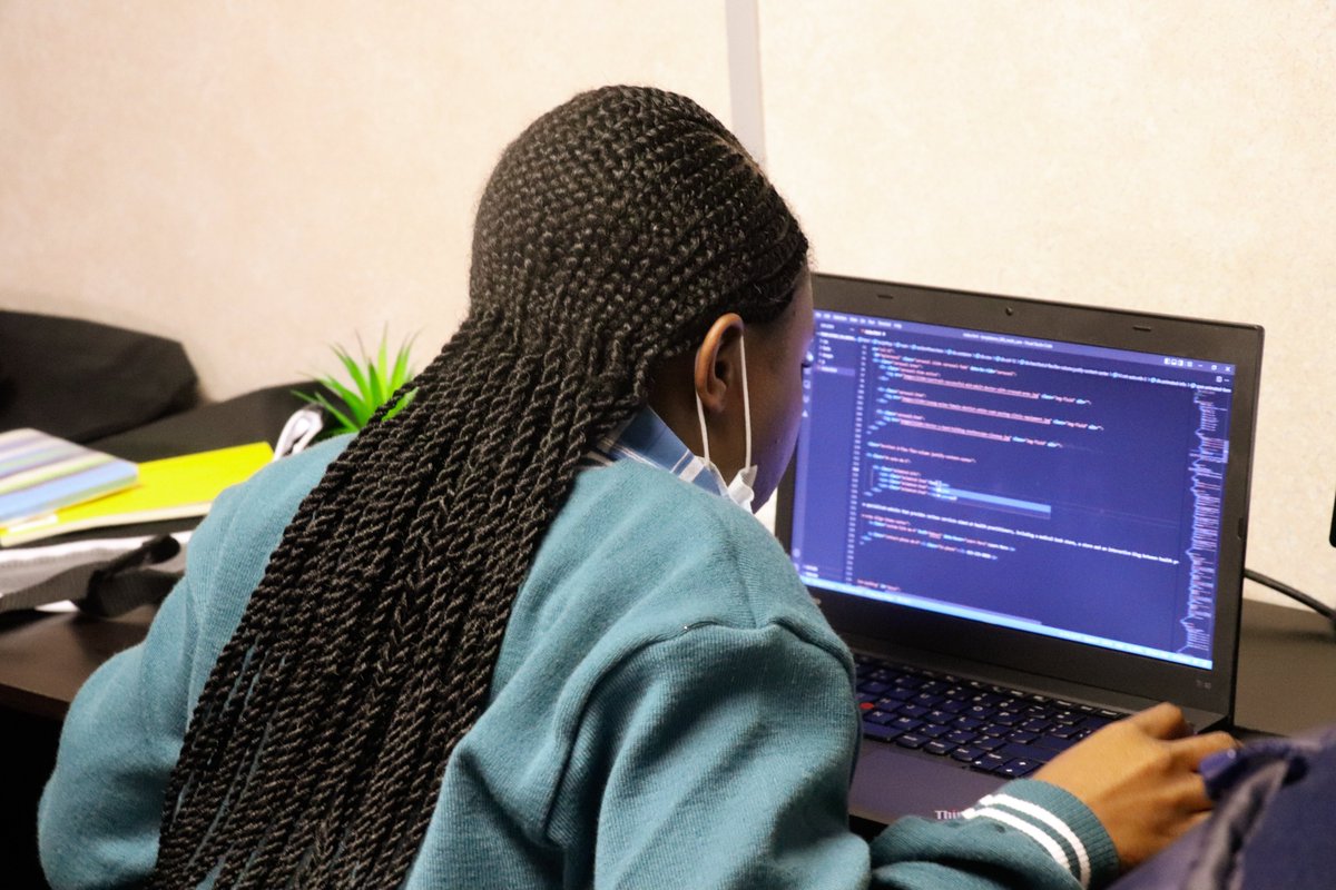 Geekulcha's tweet photo. We had a great time this past weekend with the youngsters from Mbetsa Academy all the way in Giyani 

#GeekGuide https://t.co/YcJCE8bzOK
