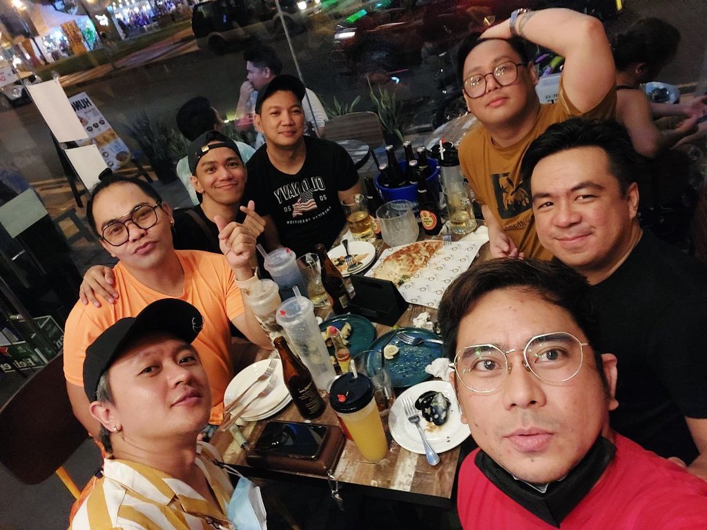 piodaldal's tweet photo. Welcome to Manila Kuya @zvil05 😘😍💯
#SpaceBroTime #SpaceForAll #Greenfield #WeekendVibe #PaPiTea #TheBeerFactory https://t.co/wquyKMaRVl