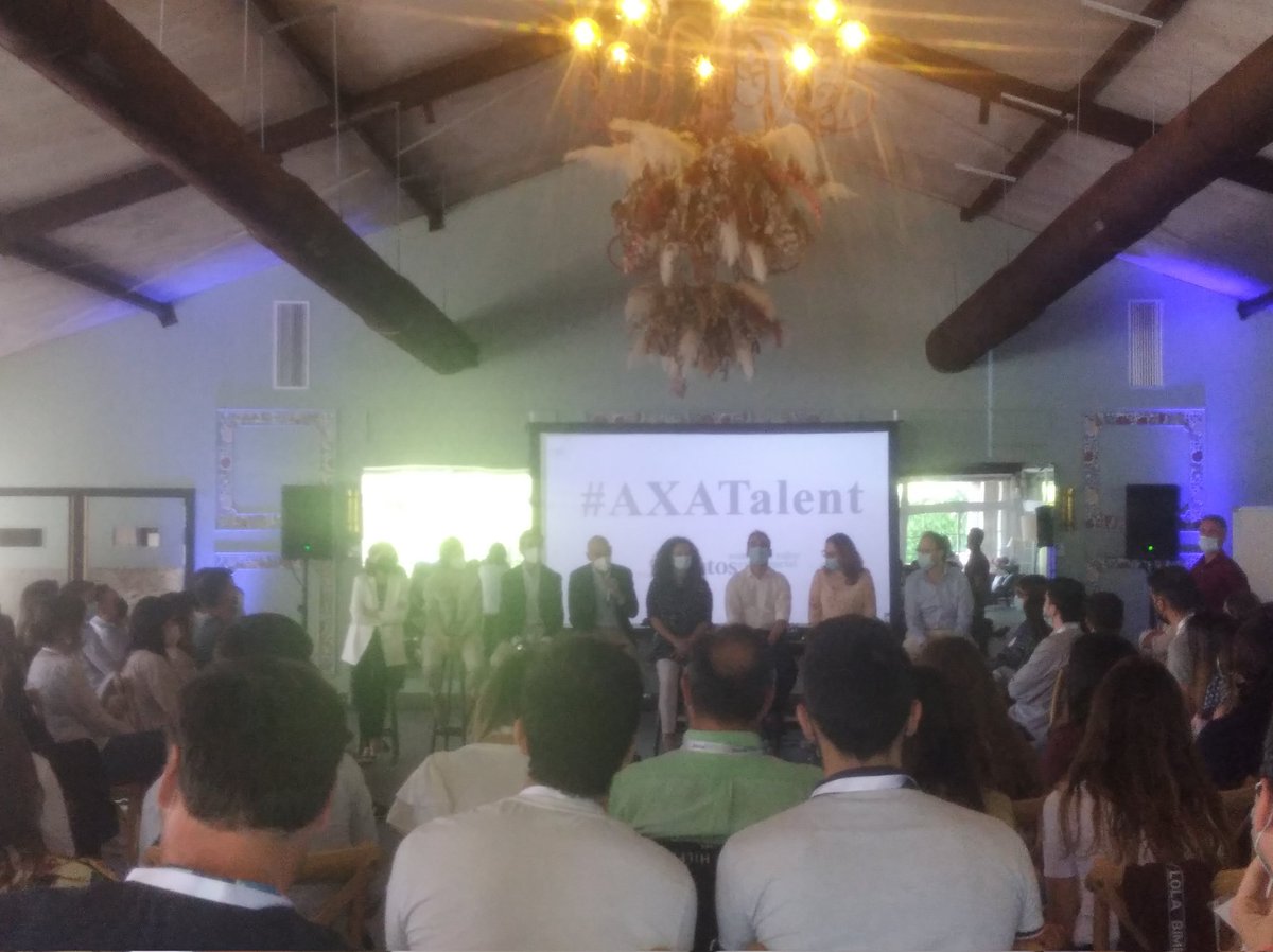 Hablando del negocio, nuestra transformación y el futuro con nuestro Comité Ejecutivo. #AXATalent #proudtobeaxa