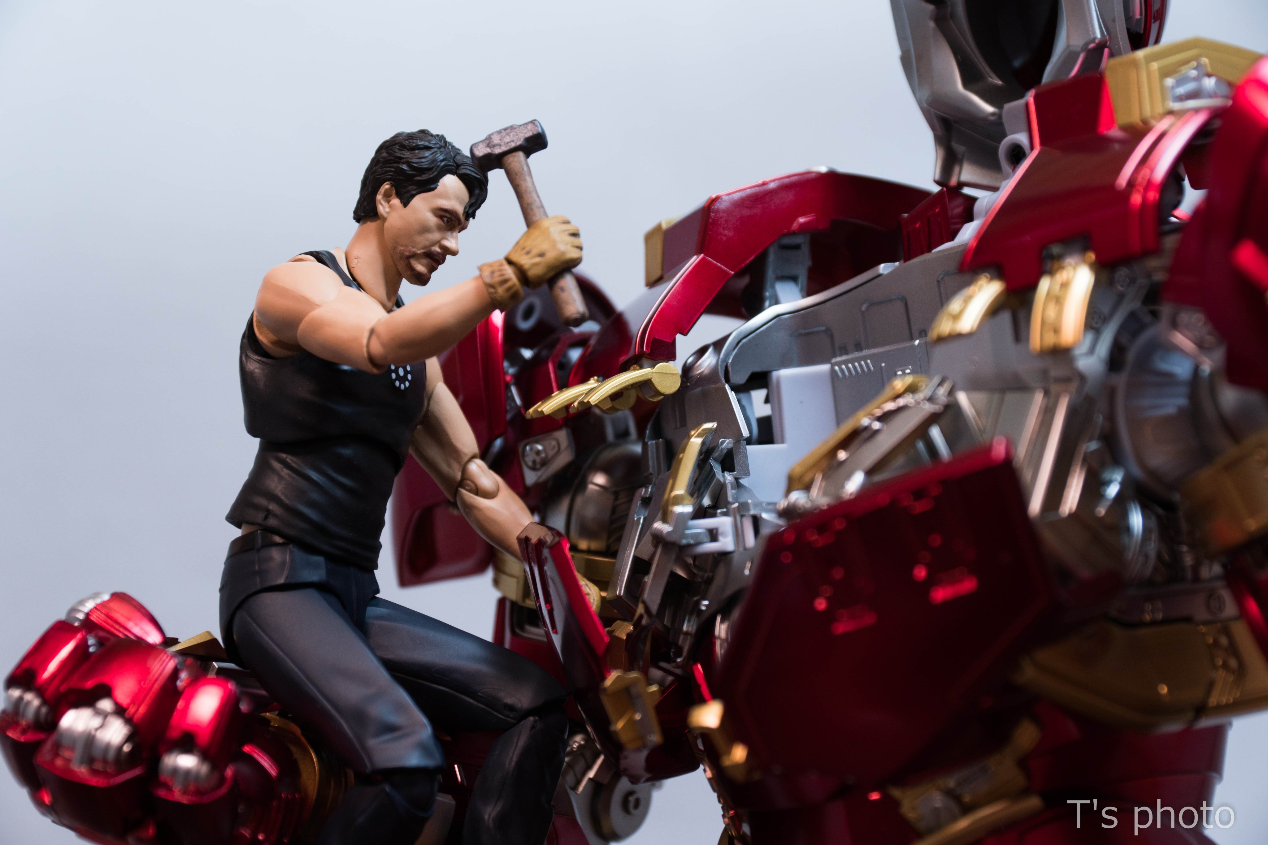 ハルクバスター　threezero Marvel Studios: The Infinity SagaDLX Iron Man Mark 44