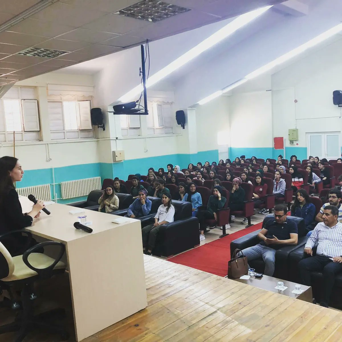 Tutcpal's tweet photo. Kariyer günleri kapsamında Cumhuriyet Savcısı Derya ÖZYILMAZ öğrencilerimize mesleğini tanıttı. Teşekkür ederiz.
@tutmeb @TalipYCEL2 @Tutcpal https://t.co/vMA2EJPG7d