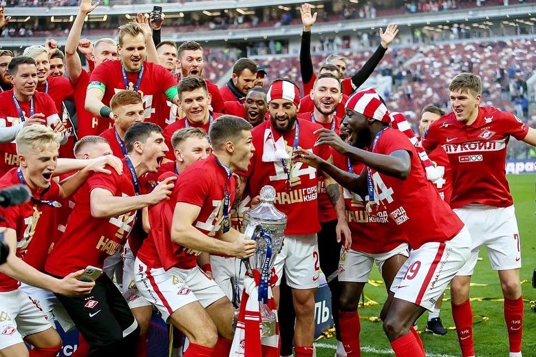 Moscou is RED &amp; White ❤️🤍🏆🥇#RussianCup