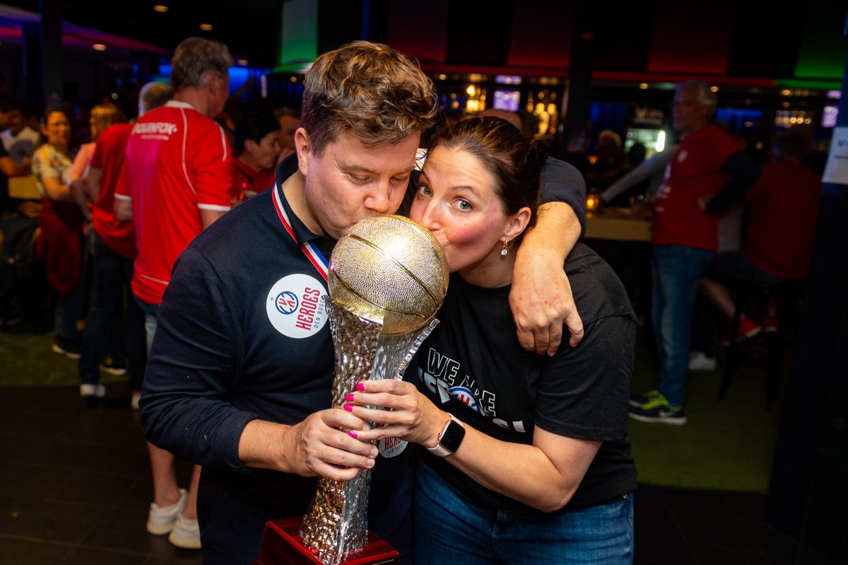 Bob van Oosterhout tweet media