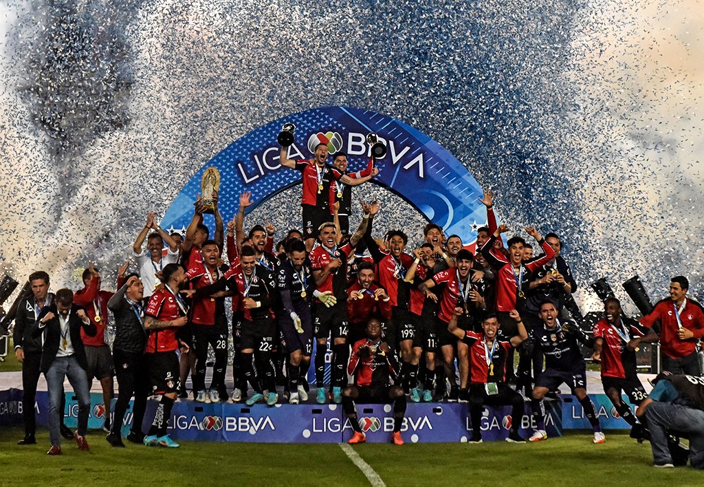 brfootball's tweet photo. Atlas hadn’t won the Liga MX title in 70 years before winning the Apertura in December.

Now they've gone back-to-back after lifting the Clausura this weekend 🏆🏆 https://t.co/Rrrj1EkMi0