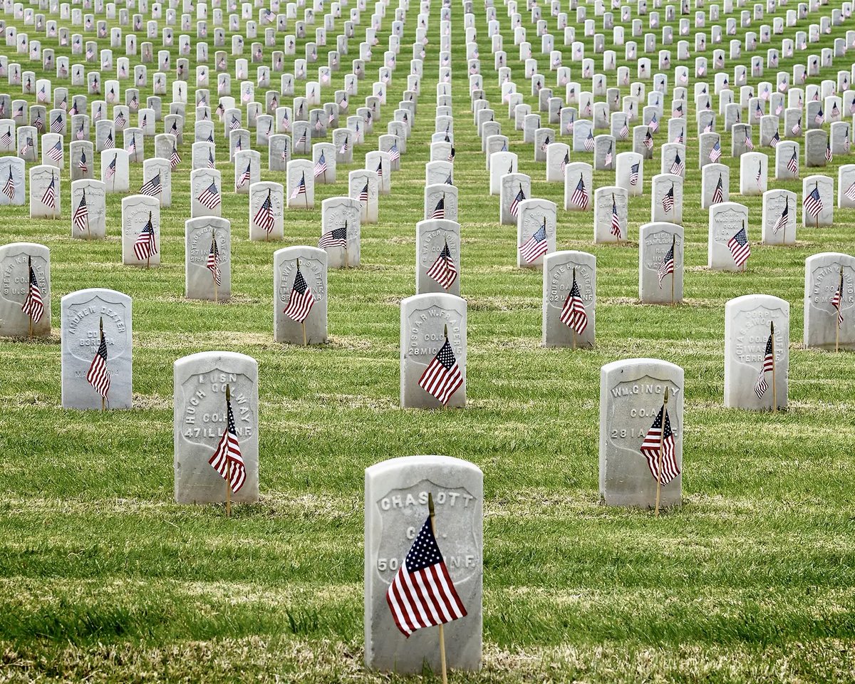 This #MemorialDay we remember the brave military personnel who lost their lives while serving in our armed forces. Thank you for your sacrifice. 🇺🇸
