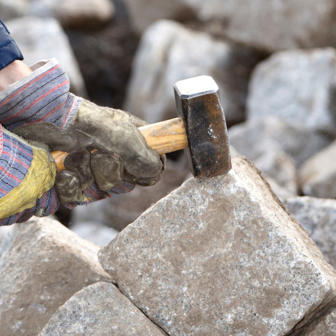 RockandTools's tweet image. 👉¿Estás buscando herramientas para trabajar la piedra seca?⁣

En 𝗥𝗼𝗰𝗸&amp;amp;𝗧𝗼𝗼𝗹𝘀 te ofrecemos este fantástico set de herramientas que incluye:⁣
⁣1 Escarfilador de Acero de 40mm⁣
1 Puntero Acero⁣
1 Escarpe Acero 30 mm⁣
1 Maza Acero con los cantos afilados⁣
1 Estuche⁣