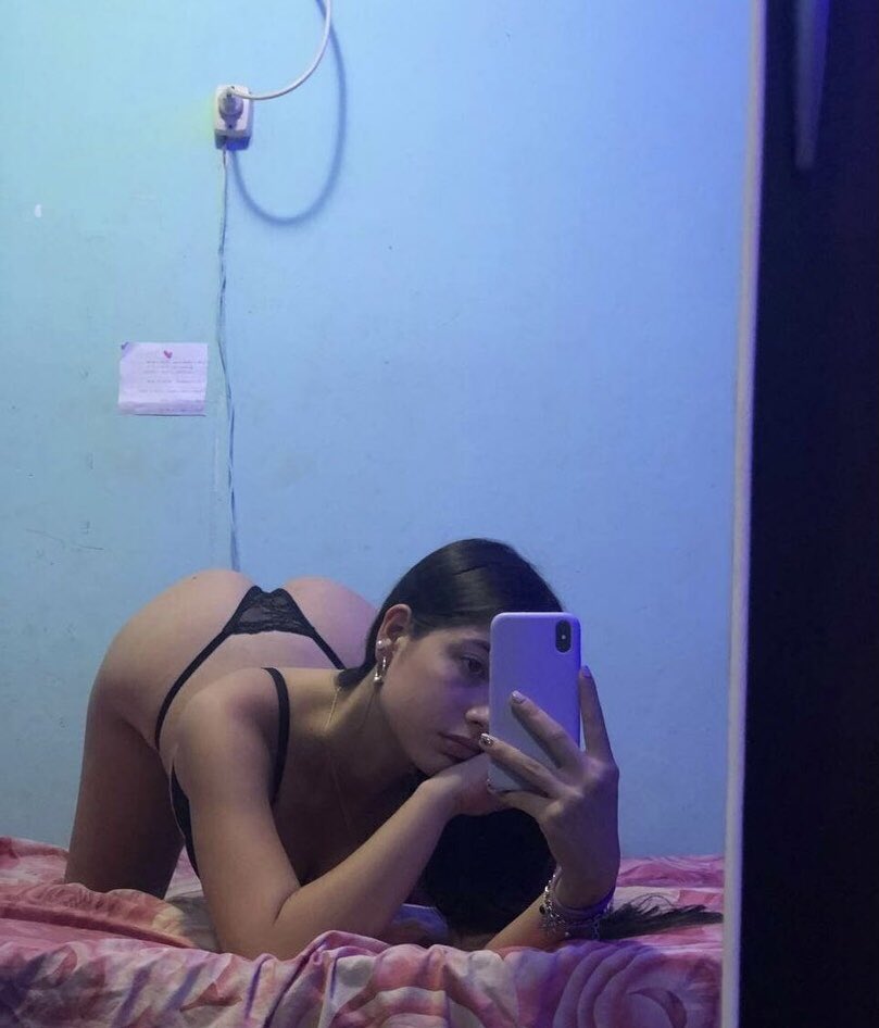 anniestar_18's tweet photo. Since i’m new, im giving away free nudes in exchange for follows and rts😘💦 #alter #alterpinay #alternewbie #alterphillippines #AlterManila #selling #alterpinayph https://t.co/Gby7WhDmJL