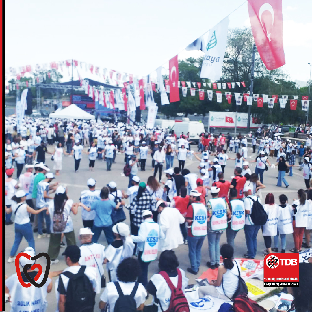 29 Mayıs pazar günü yapılan ‘Beyaz yürüyüşe’ Eskişehir Dişhekimleri Odası olarak oda başkanımız Cenk Ataç ve oda genel sekreterimiz Esra Yamak ve öğrenci arkadaşlarımızla katılarak destek verdik. Taleplerimizi ve önerilerimizi hep bir ağızdan dile getirdik.Birlikte daha güçlüyüz.