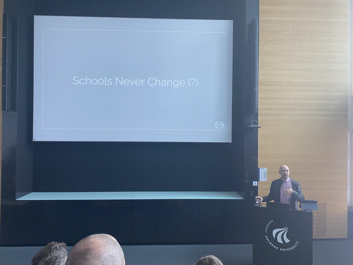 bjarkeLA's tweet image. @PauloBlikstein talks about the narratives and discourse of EdTech and suddenly a pigeon appears. A true @hackeducation / @audreywatters moment #fabmake2022