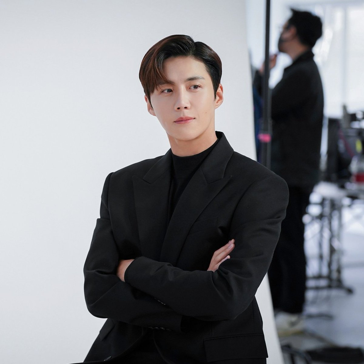 seonhomiloves's tweet photo. it's just that he's so attractive in black

#KimSeonHo #김선호 https://t.co/ynXRUMDsHO
