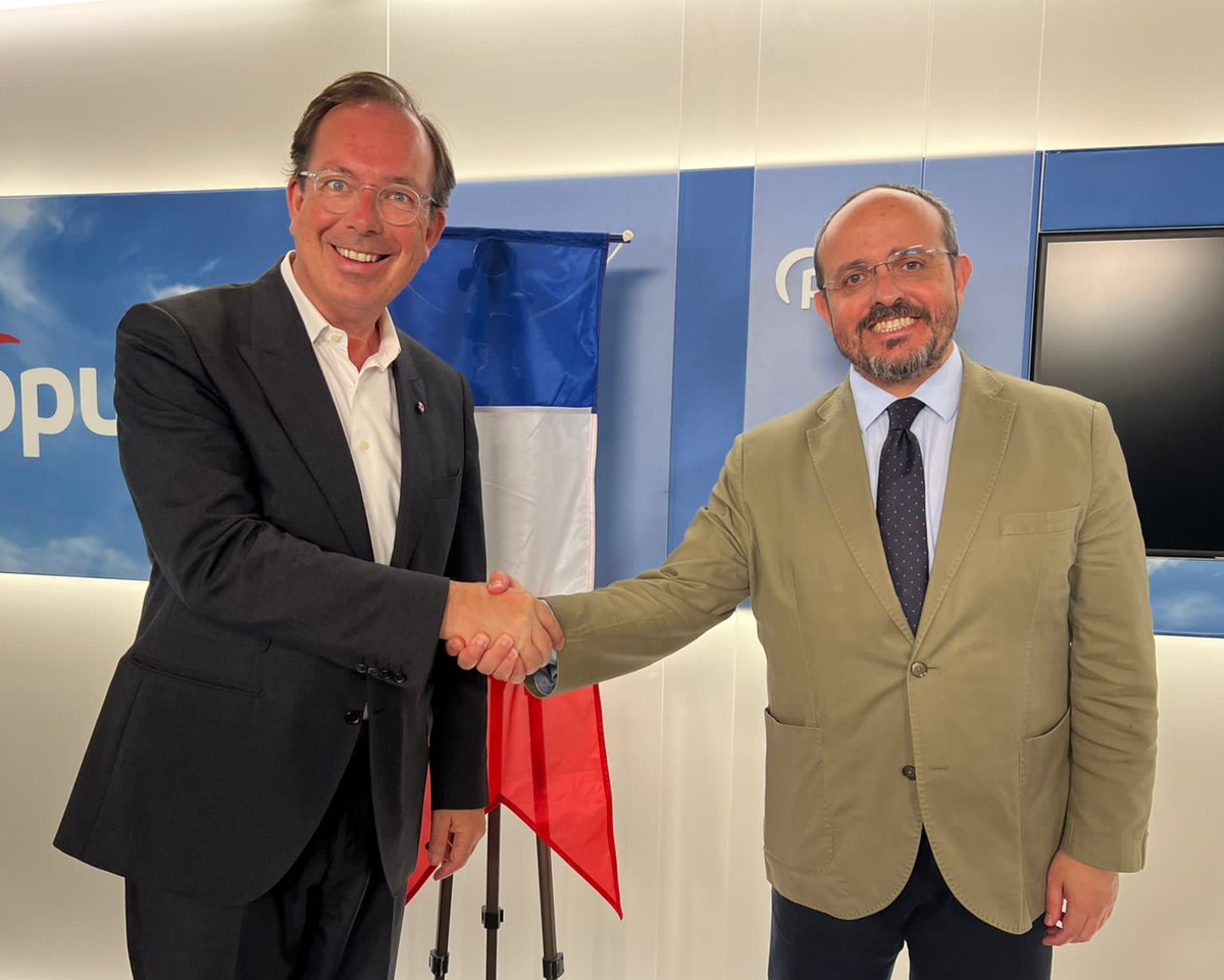 alejandroTGN's tweet photo. Hoy hemos recibido a @GoaterLaurent, candidato del centro-derecha a la Asamblea de Francia por la 5a circunscripción (España,  Portugal, Andorra y Mónaco) 
Un hombre con las ideas claras y gran amigo de España. https://t.co/6H5auI4D3K