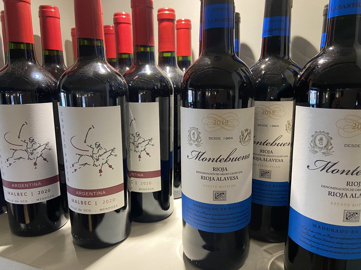 The_Tiger_Inn's tweet photo. We are rather partial to a good bottle of red here at the Tiger 🐯🍷

We like to stock amazing quality, but at affordable prices, for you to enjoy 😊 

Are you a Malbec or a Rioja kinda person?! 😉🍷
@FirthandCoWines #MondayMotivation #winelover #tigerinnconeythorpe 🐯 https://t.co/pGN6jXfCzJ