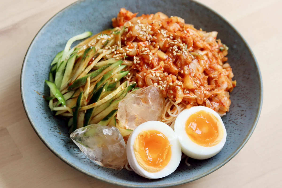 美味し過ぎて爆速で完食！暑い日におすすめの「キムチそうめん」！