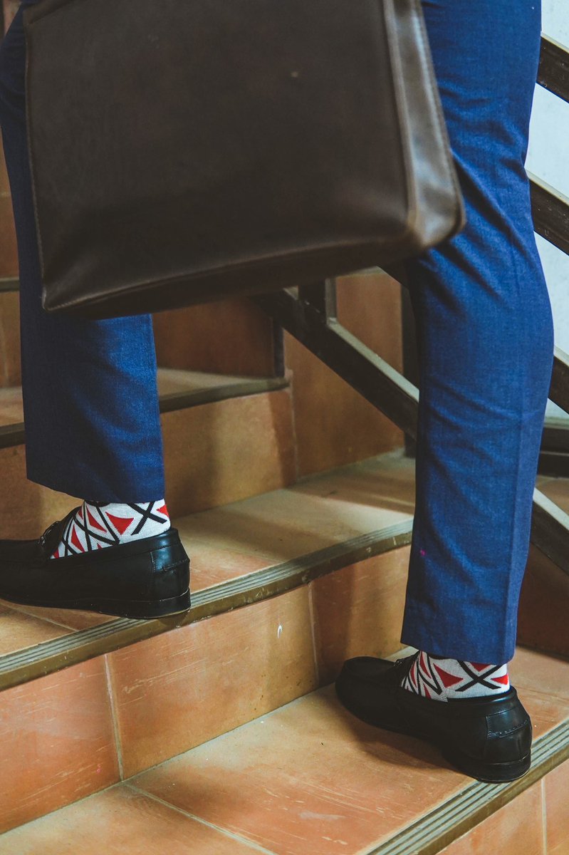OLDROCK_'s tweet photo. OLDROCK for the Monday drip.
#socks #monday #Corporate #african #gift #giftbox #FathersDay https://t.co/ZXKhFGoRdi