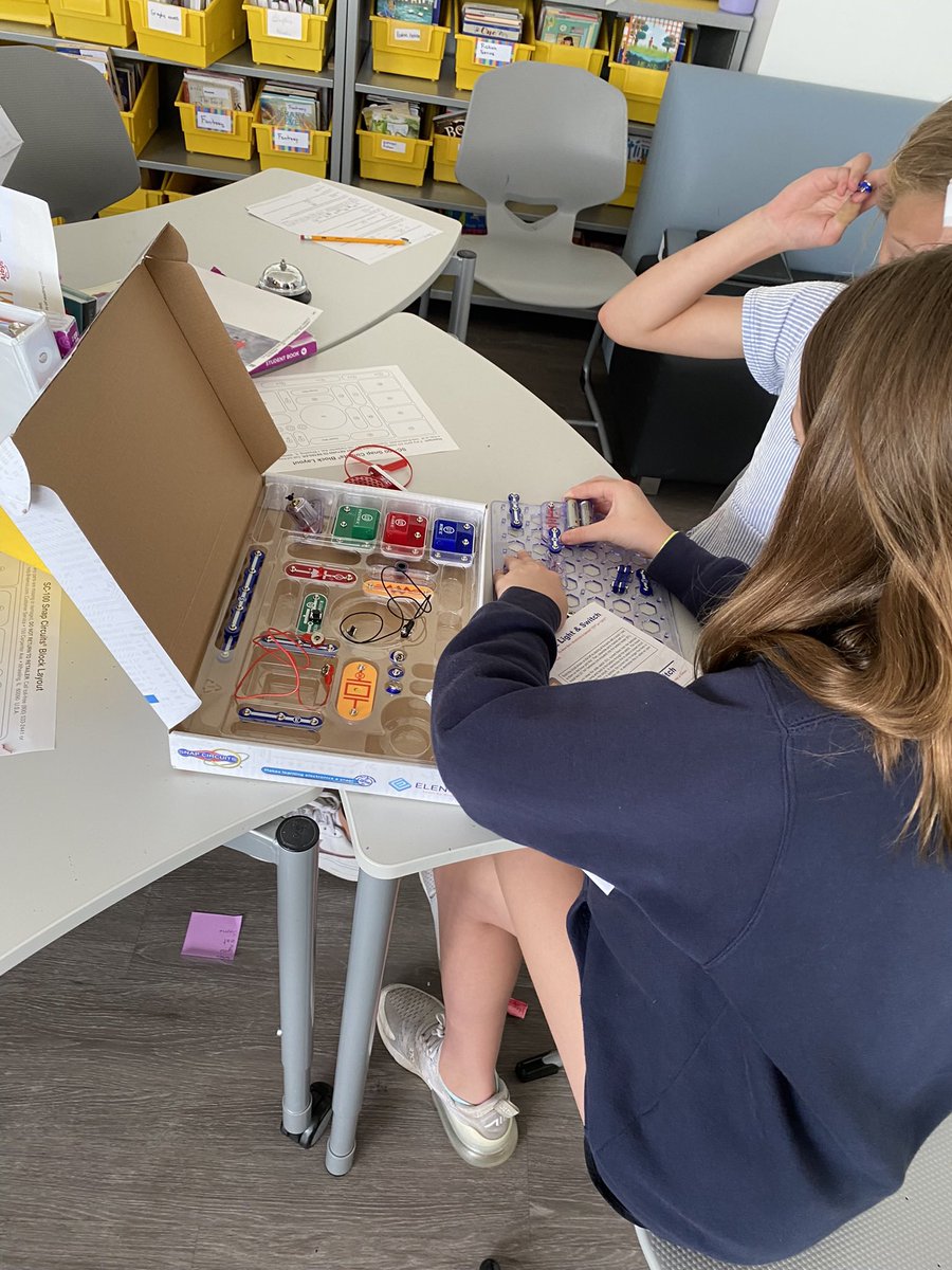 SimpsonTremont's tweet photo. We may be getting nearer to the end of this year but the learning continues. Snap Circuits to reinforce what a complete circuit needs to be successful. @TremontLions https://t.co/EbwfnvLyNG