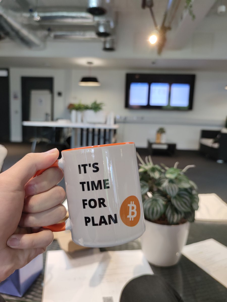 chuntimchan's tweet photo. Currently attending the Blockchain101 event at Queen's. Won an amazing mug designed by one of the organisers!
#QUBCareers #QUBDevelopmentWeeks #Blockchain101 https://t.co/gze4n9E3Ge