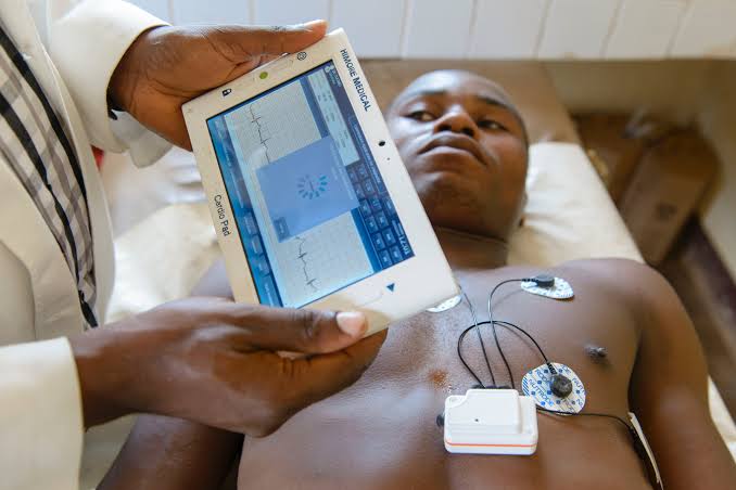 CNIdeas's tweet photo. Innovation by Africans for Africa 🌍💯 - #TheCardioPad.
Invented by Cameroonian, Arthur Zhang.
The CardioPad is an African invention with great potential to impact the world &amp; bring higher quality healthcare to patients suffering from cardiovascular diseases most from rural setup https://t.co/DsBiuiTkCx