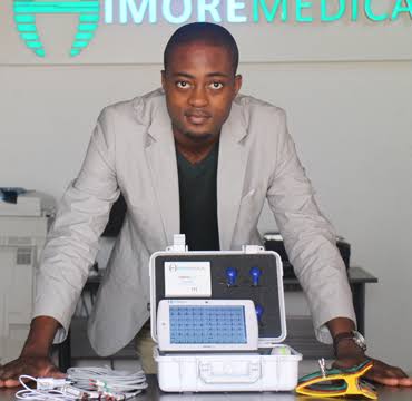 CNIdeas's tweet photo. Innovation by Africans for Africa 🌍💯 - #TheCardioPad.
Invented by Cameroonian, Arthur Zhang.
The CardioPad is an African invention with great potential to impact the world &amp; bring higher quality healthcare to patients suffering from cardiovascular diseases most from rural setup https://t.co/DsBiuiTkCx