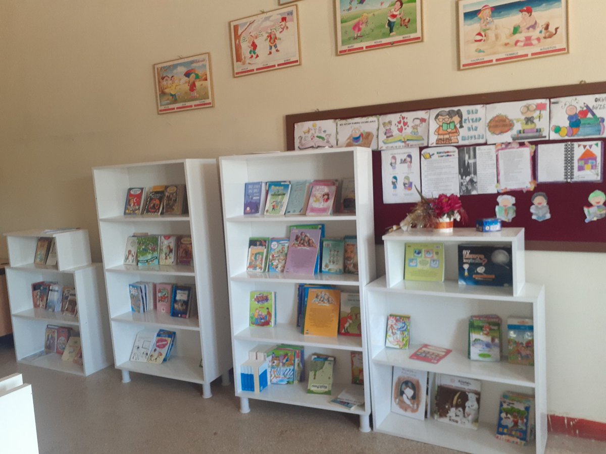 BCayustu's tweet photo. Temel  Eğitimde 10 bin okul projesi kapsamında kurulan kütüphanemiz 📚
@diclemem21 
@tcmeb 
@Diyarbakirmem https://t.co/aYgPr3PygG