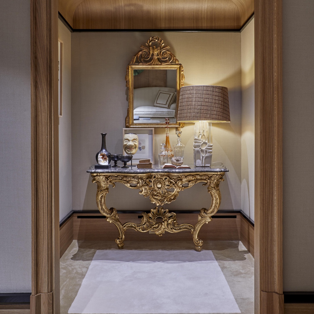 HJParfums's tweet photo. As always, a major place is given to paintings and art objects, whether from contemporary or vintage artists.

Henry Jacques, 2 Avenue Montaigne

#HauteParfumerieVivante https://t.co/kRKvo4bqOc