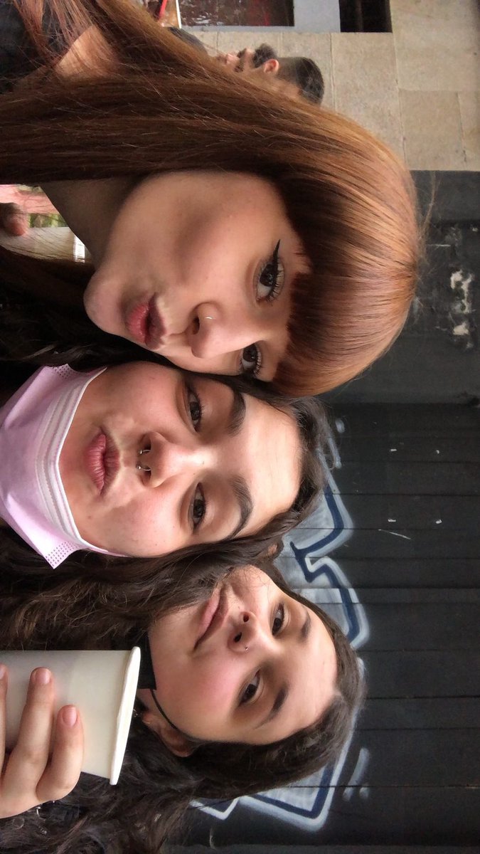 uxiaahdz's tweet photo. @saandravalera si pero solo si os hacéis piercings en la nariz https://t.co/YOq94P7Mwi