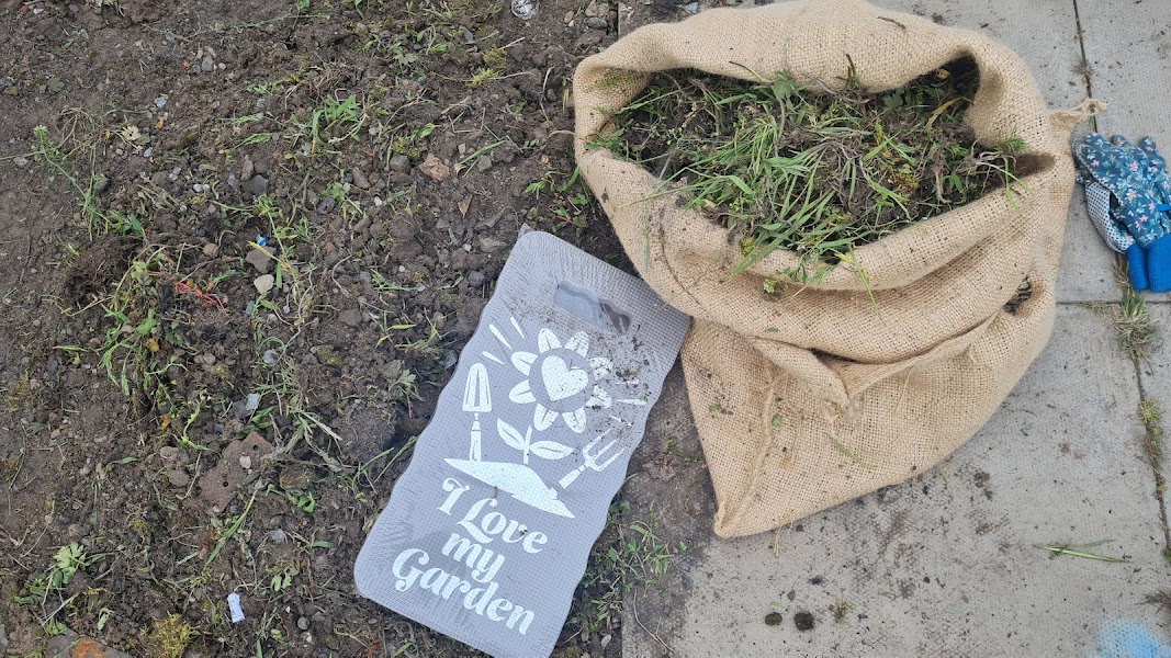 weeding at Growchapel