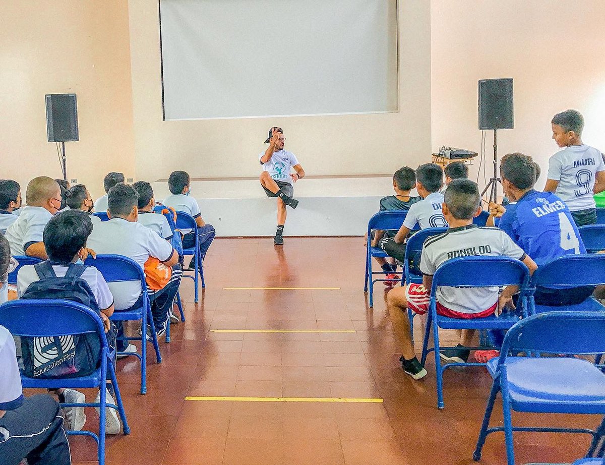scholasOk's tweet photo. Terminó el Programa FutVal junto a FESA El Salvador 🇸🇻.
Las experiencias quedarán para siempre en los niños y entrenadores que participaron ✨⚽️
Gracias 🤍
The "FutVal Programme" with FESA is over ⚽️
Thank you 🤍
#ScholasOccurrentes
#FutVal https://t.co/wtqF7Ckagm