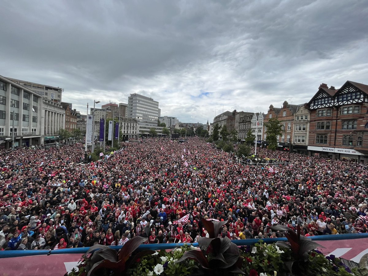alexshepparditv's tweet photo. Thousands of fans in Old Market Square as Nottingham Forest celebration promotion!
@ITVCentral https://t.co/SvBb4NqHhr