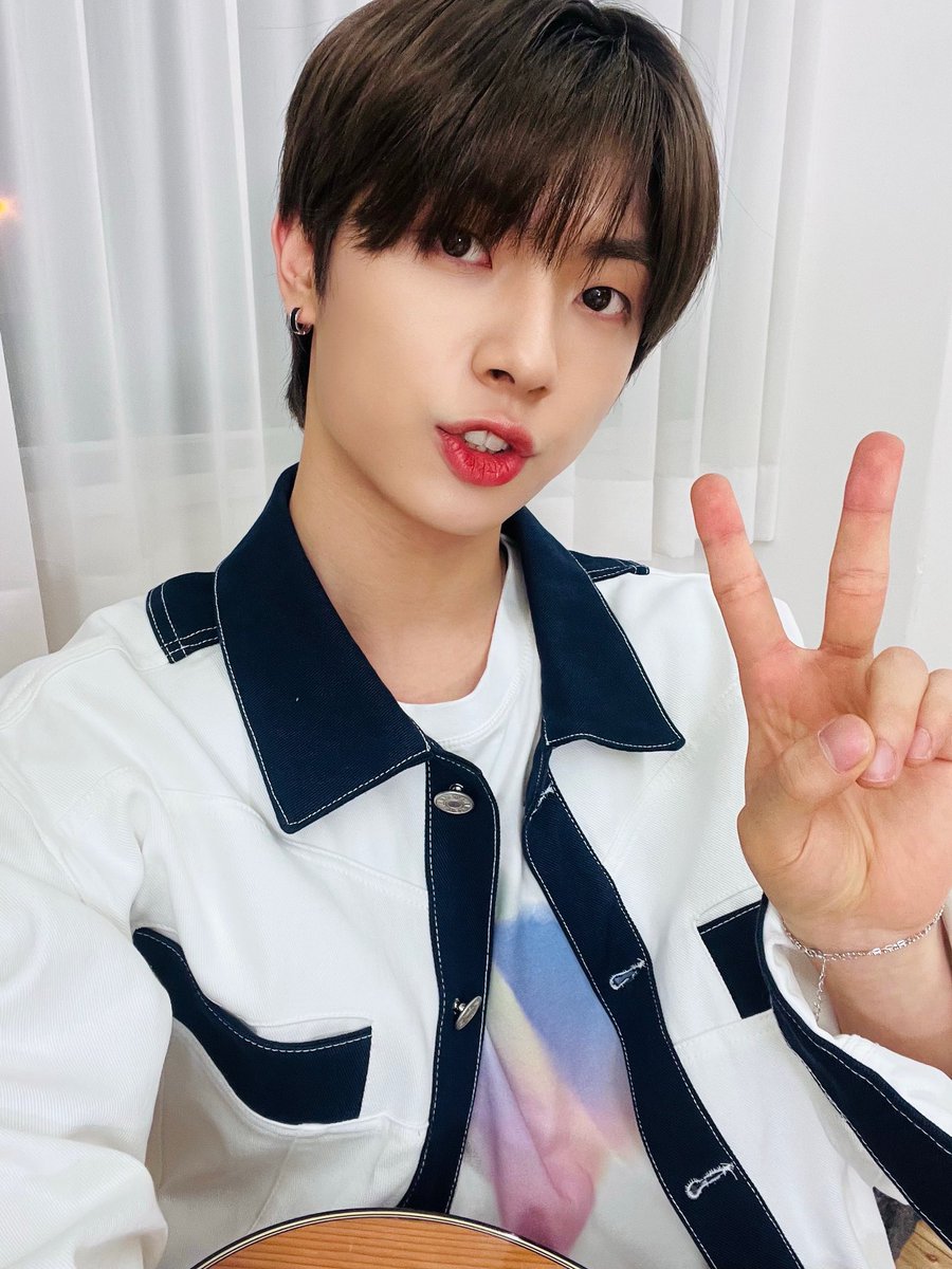 official_ONEWE's tweet photo. [#강현] 별보다 빛나는 위브덜💜 https://t.co/lc7D6nLgRh
