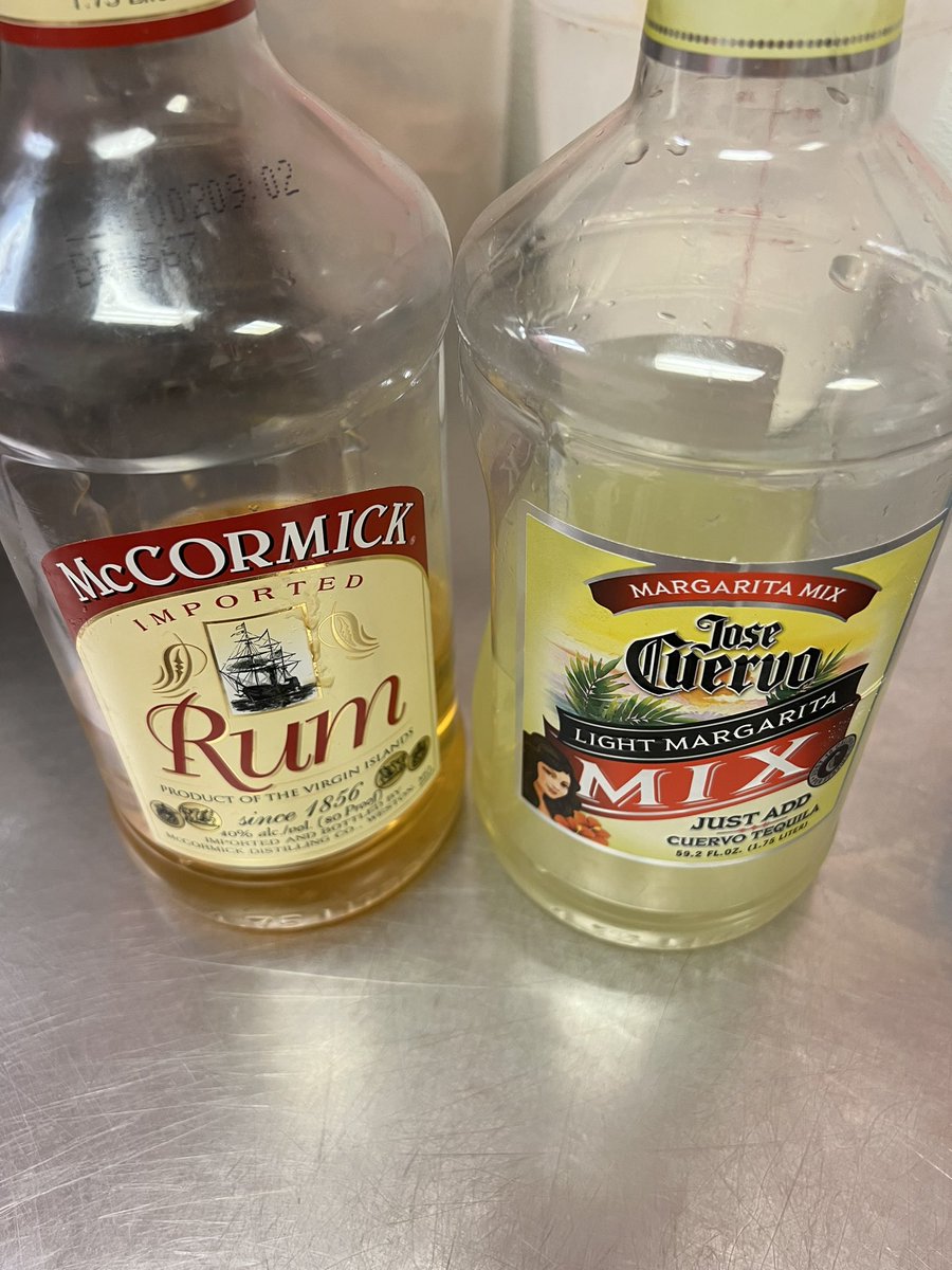 SmallCakesNDH's tweet photo. Kicking off our Monday with lots of spirit! #ButteredRum &amp; #Margarita #Cupcakes coming up! Open 10 AM to 6 PM today. https://t.co/AR0NONIkx6