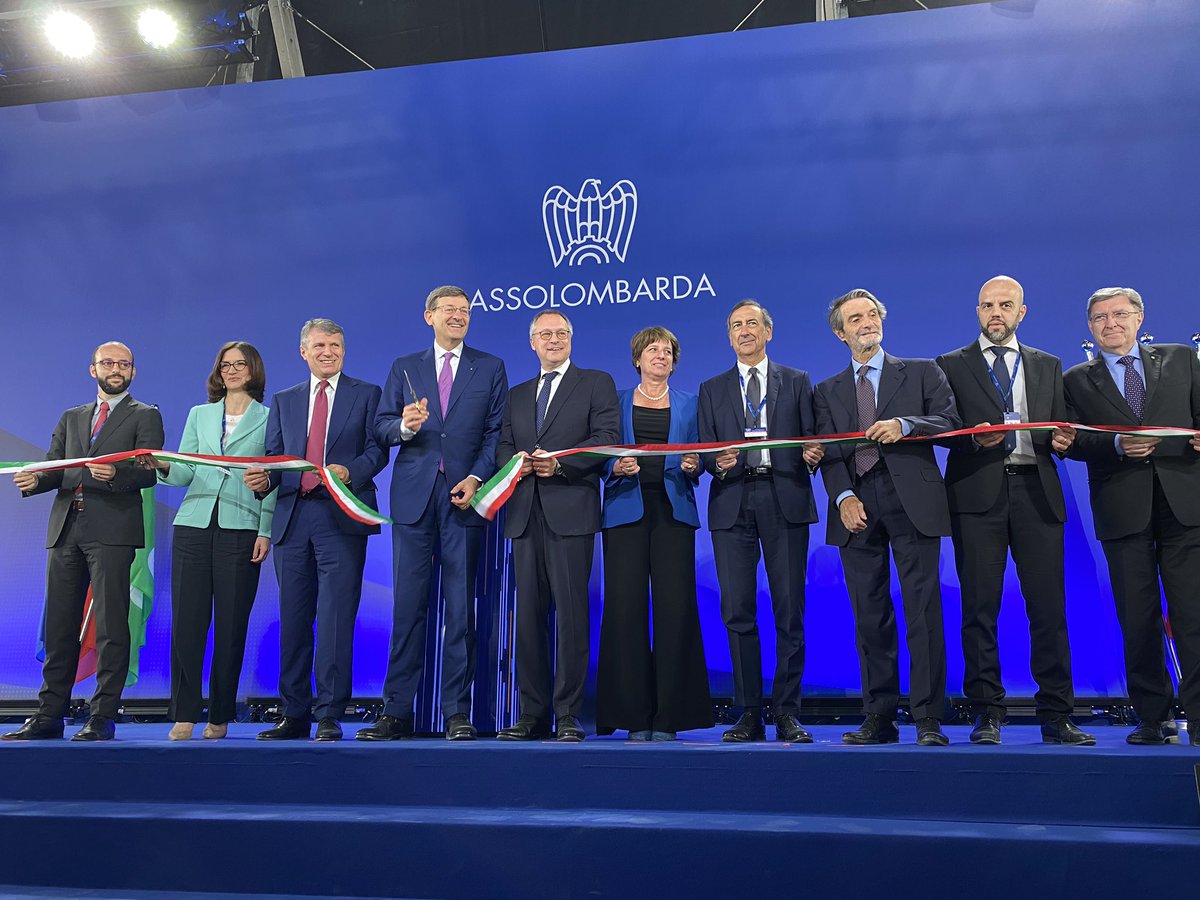 #30maggio Con l’amico Presidente <a href="/Assolombarda/">Assolombarda</a> <a href="/ASpada_/">Alessandro Spada</a> per #Assolombarda2022. Voglio lanciare la proposta di una grande misura 🇪🇺 per rilancio economico e ricostruzione infrastrutturale dell’🇺🇦 con emissione obbligazionaria speciale garantita dalla BCE #IlCoraggiodelFuturo