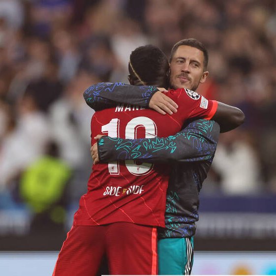CFCDigest's tweet photo. 📸 | Eden Hazard - Pure class on &amp; off the pitch! 🤍 https://t.co/jdwIXpYDYI