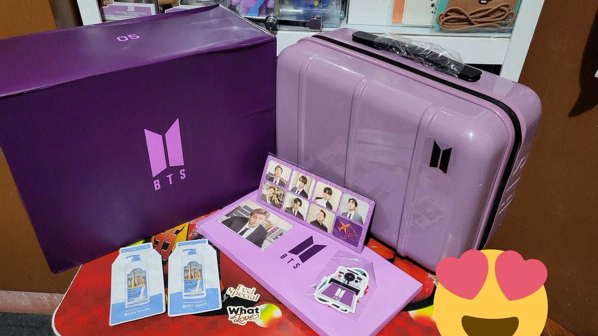 purple_rhen's tweet photo. MERCH Box5 is here finally!!! Thank you @sattyalley #bts #merchbox5 @BTS_twt https://t.co/yw5zLK1mbl