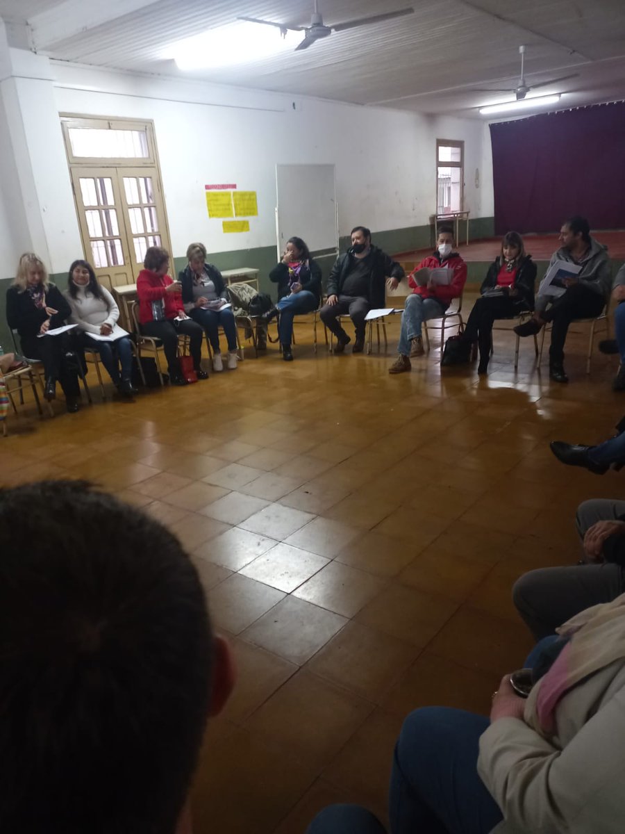 Reunión con directores Regional II Obera secundaria para coordinar acciones con la dirección de prevención de adicciones de la Municipalidad de Obera. 
<a href="/EscurdiaViviana/">Viviana E Escurdia</a> 
<a href="/CGEMisiones/">CGE Misiones</a> <a href="/jalbertogalarza/">Juan Alberto Galarza</a> <a href="/ArtuiLucila/">lucila mabel artui</a> <a href="/MuniObera/">MunicipalidadObera</a> <a href="/BarbaroLorena/">Analia Lorena Barbaro</a> 
#DiSem