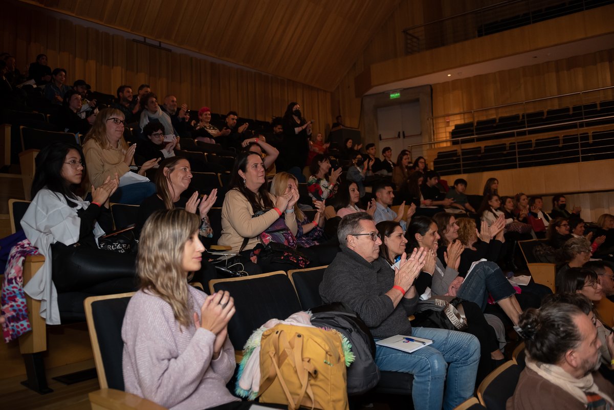 CarnavalArtDC's tweet photo. 🙌 GRACIAS TOTALES! 🙌

A los 300 artistas fueron parte de #CarnavalBuilders,
a los Speakers,
Y a todos los que apoyaron y nos siguieron desde las redes!!

We are Builders. We L❤️VE Art. https://t.co/hzT3UlvOdT