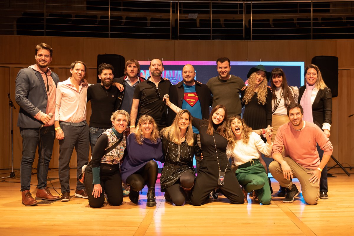 CarnavalArtDC's tweet photo. 🙌 GRACIAS TOTALES! 🙌

A los 300 artistas fueron parte de #CarnavalBuilders,
a los Speakers,
Y a todos los que apoyaron y nos siguieron desde las redes!!

We are Builders. We L❤️VE Art. https://t.co/hzT3UlvOdT